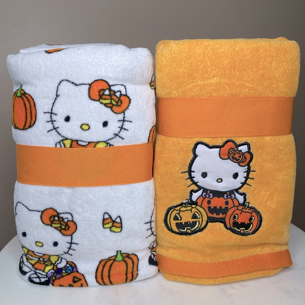 NEW!!  Hello Kitty Halloween Hand Towels 2 packs